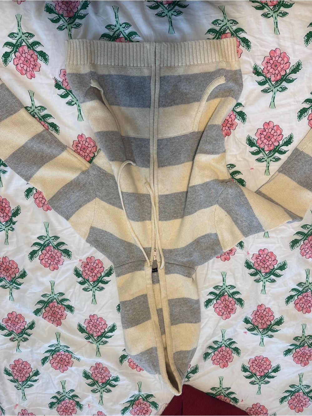 Brandy Melville Striped Zip-Up Sweater - Cream & Gray